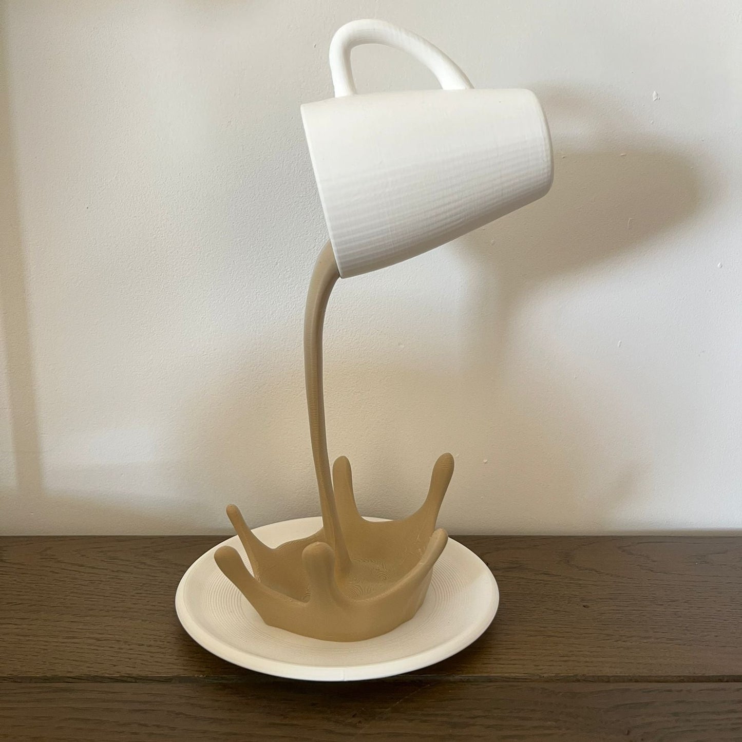 Sculpture Tasse de Café Suspendue - Décoration Cuisine Design et Insolite