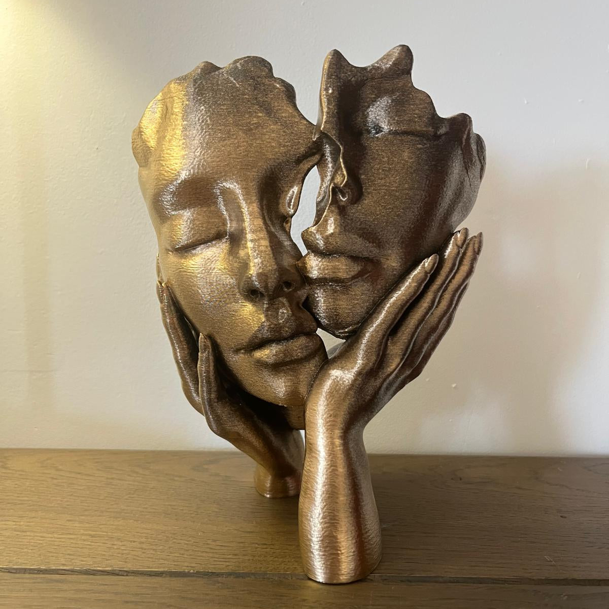 Sculpture visage art moderne - Statue Visages Entrelacés et Mains - Déco Romantique Contemporaine